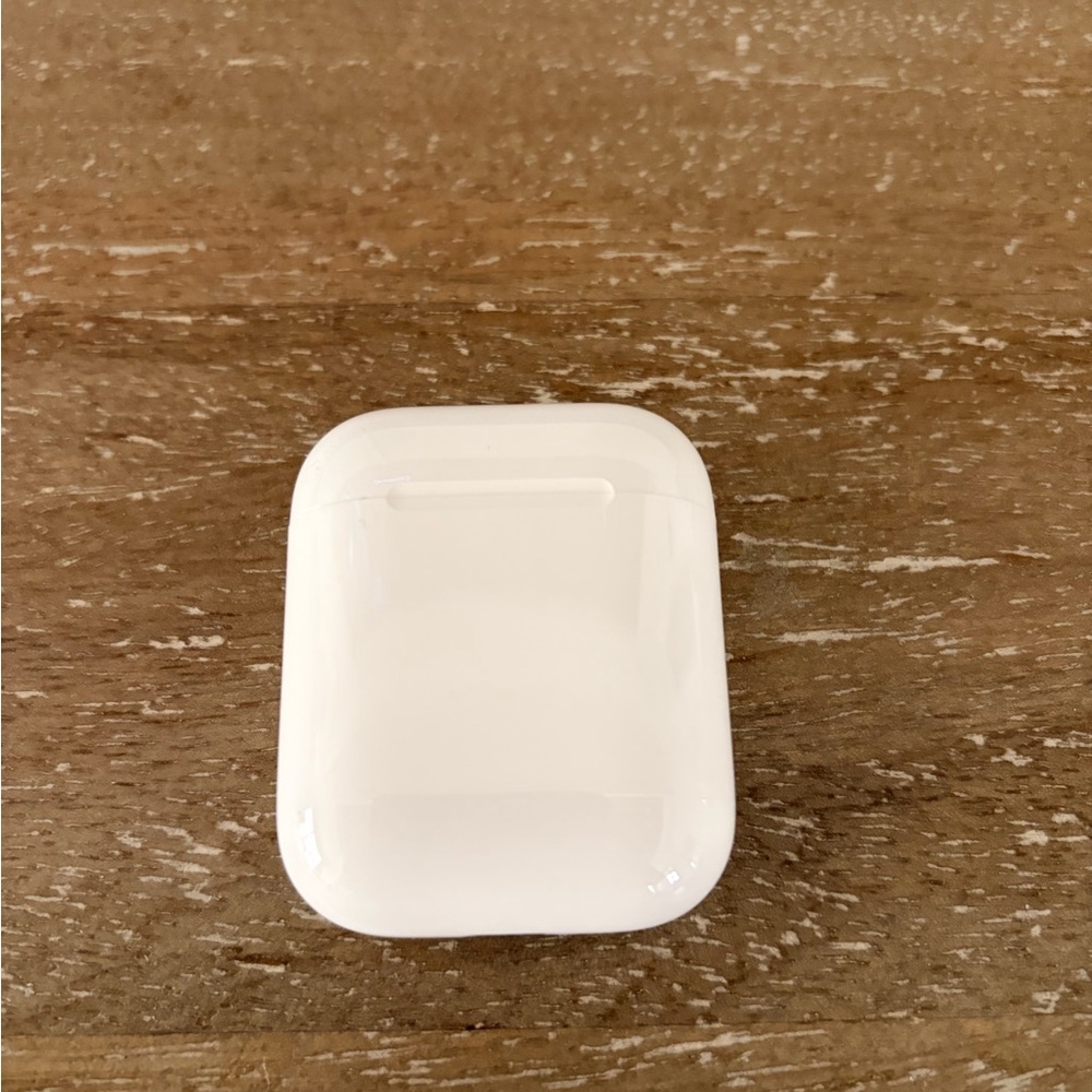 Apple AirPods (2nd Generation) Charging Case